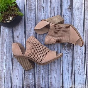 Vince Camuto ( New Without Tag )